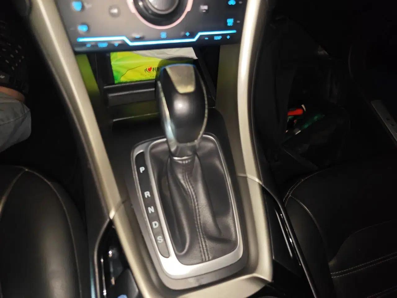 Ford Mondeo 2013 2.0L GTDi 200 Fashion Edition — миниатюра 14