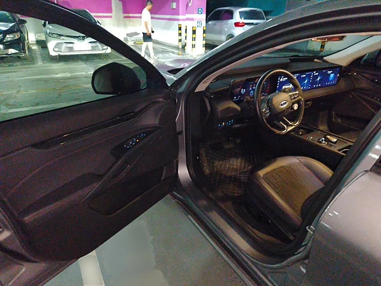 Ford Mondeo 2023 EcoBoost 180 Luxury Model — миниатюра 16