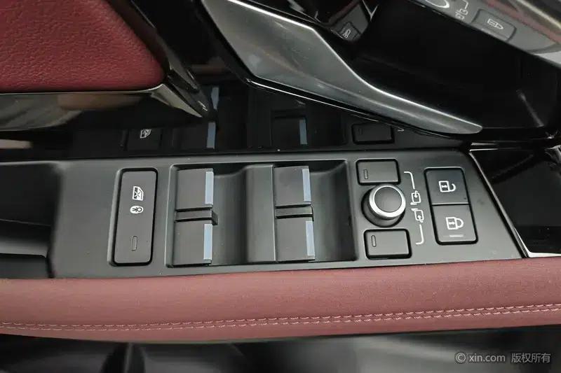 Range Rover Evoque 2022 Facelift Evoque L 249PS R-Dynamic Luxury Edition — миниатюра 23