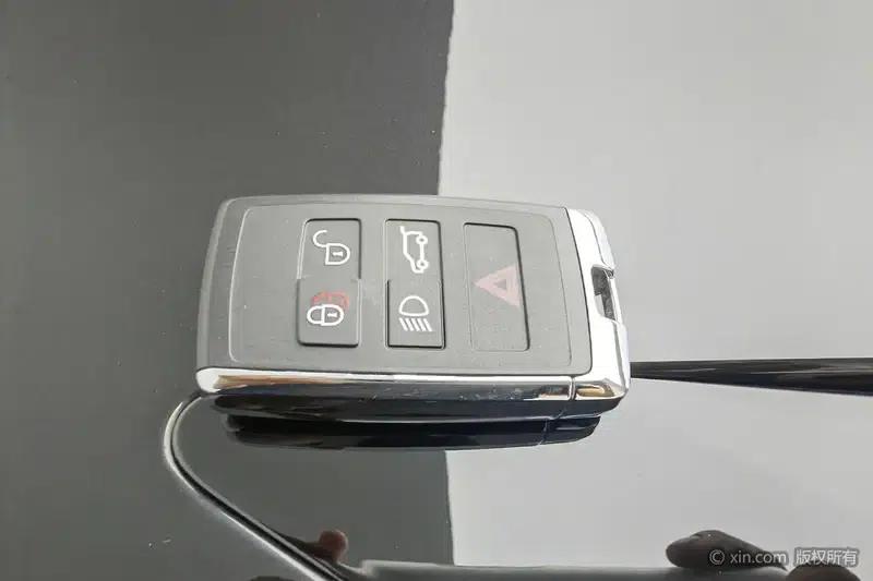 Range Rover Evoque 2022 Facelift Evoque L 249PS R-Dynamic Luxury Edition — миниатюра 6
