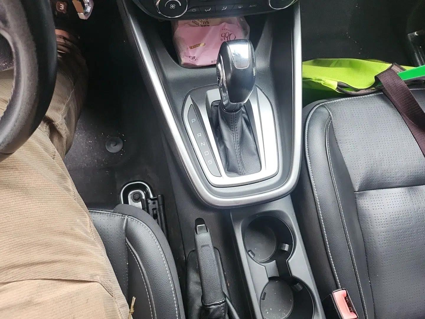 Ford Escort 2015 1.5L Automatic Fashion Model — миниатюра 14