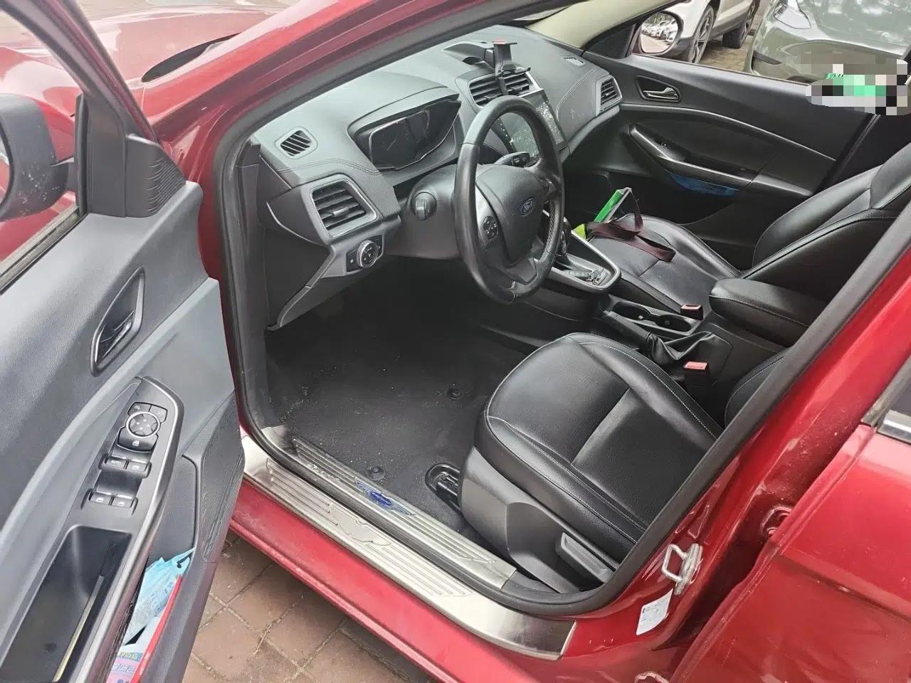 Ford Escort 2015 1.5L Automatic Fashion Model — миниатюра 16