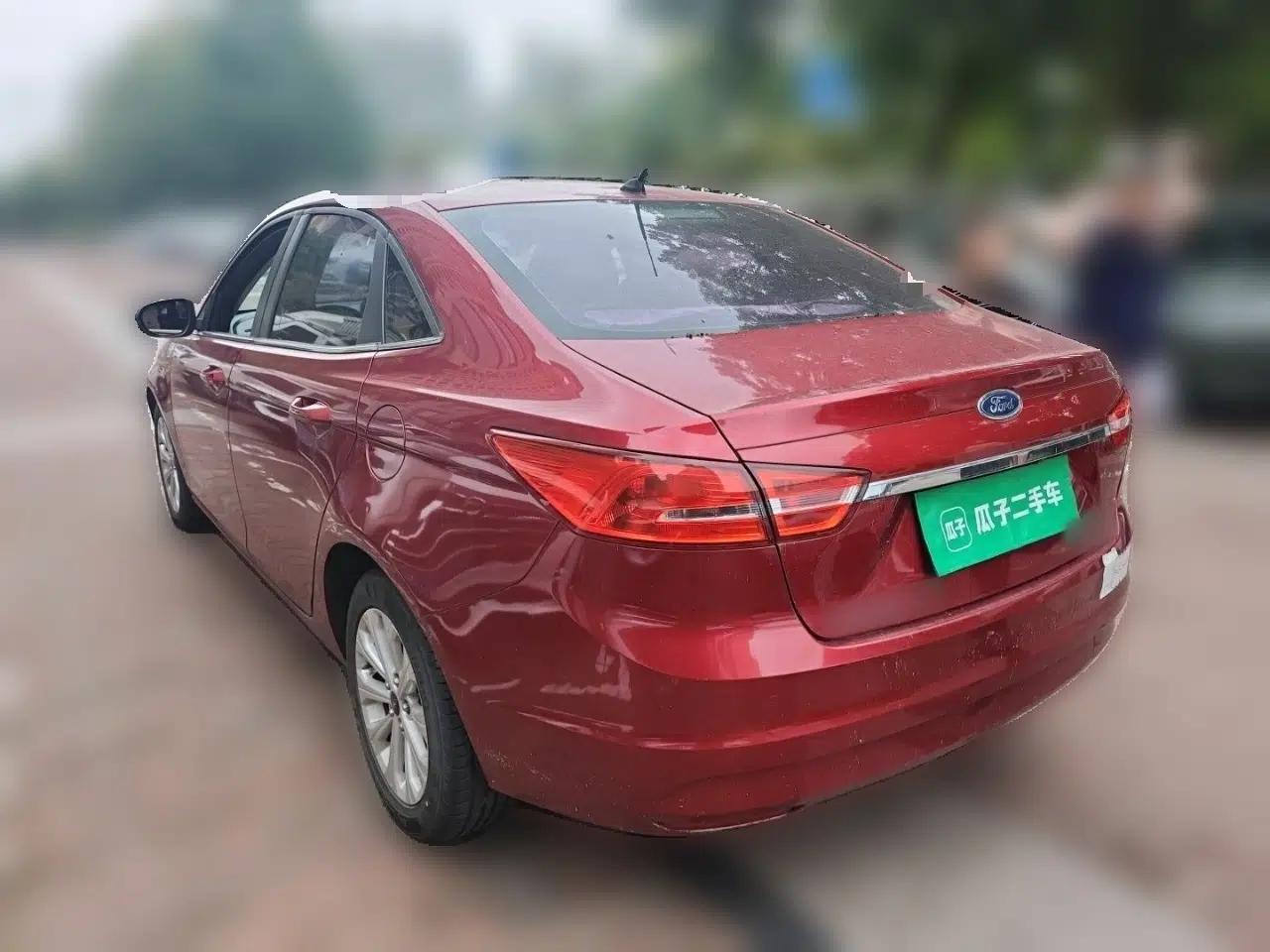 Ford Escort 2015 1.5L Automatic Fashion Model — миниатюра 4