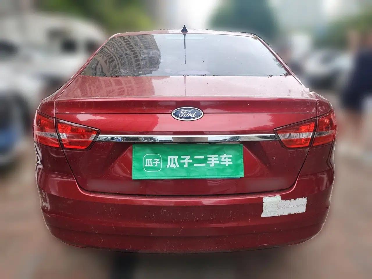 Ford Escort 2015 1.5L Automatic Fashion Model — миниатюра 5