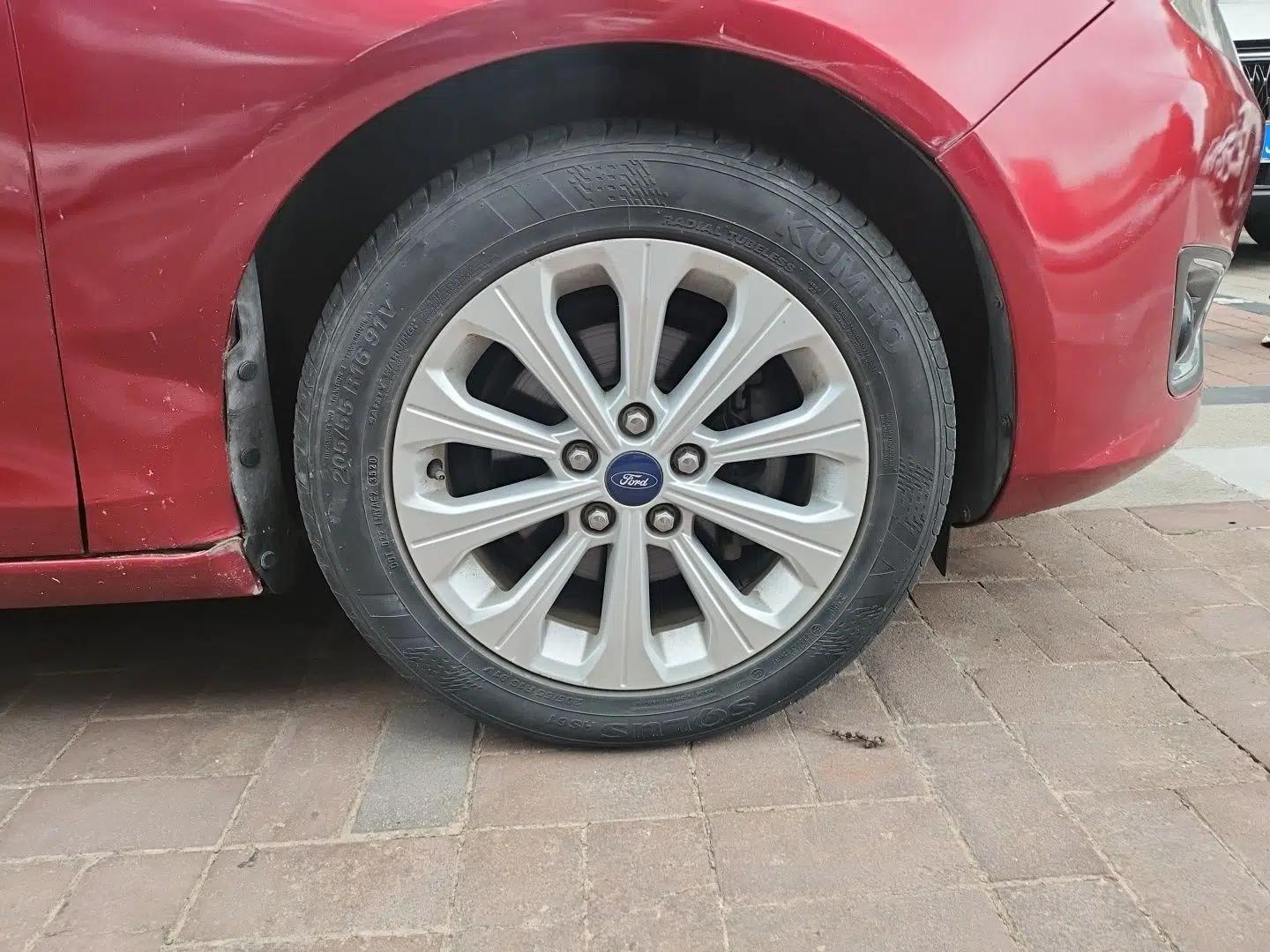Ford Escort 2015 1.5L Automatic Fashion Model — миниатюра 8