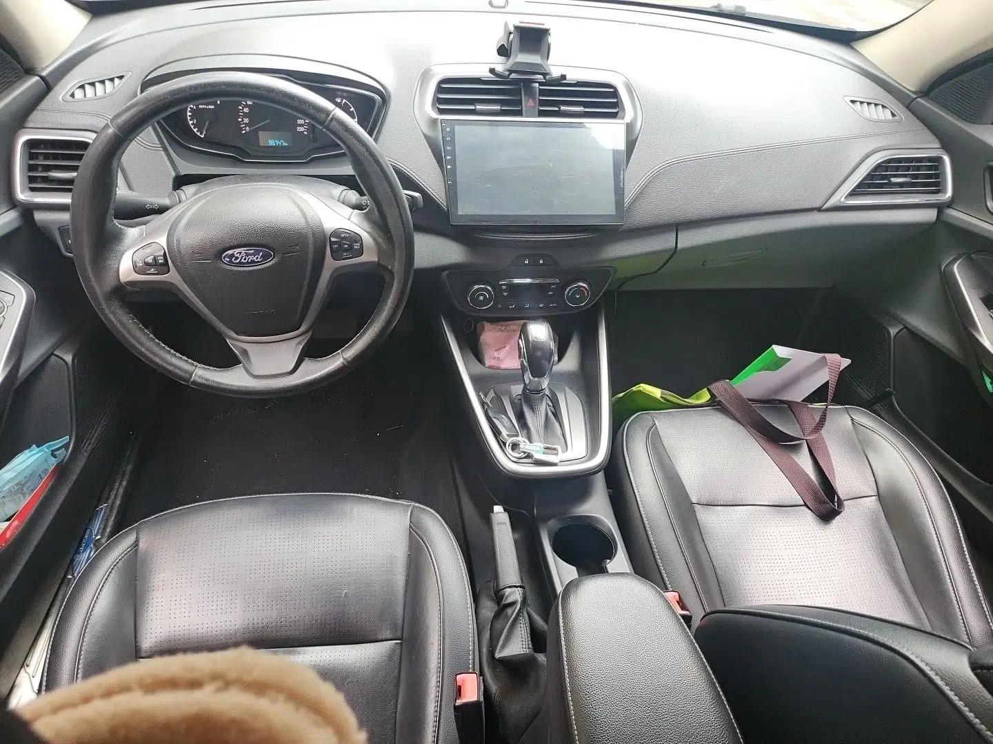 Ford Escort 2015 1.5L Automatic Fashion Model — миниатюра 9