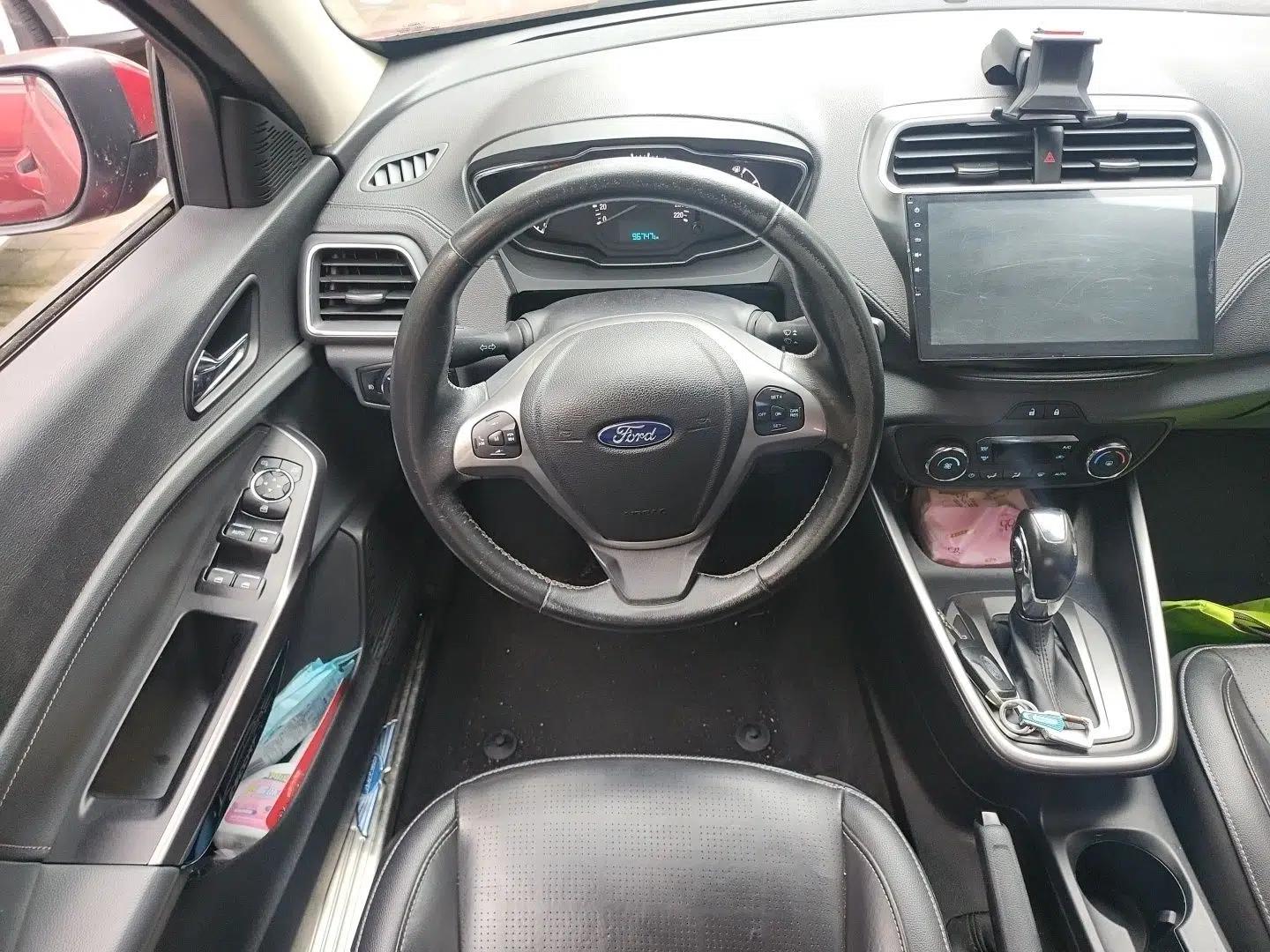 Ford Escort 2015 1.5L Automatic Fashion Model — миниатюра 10