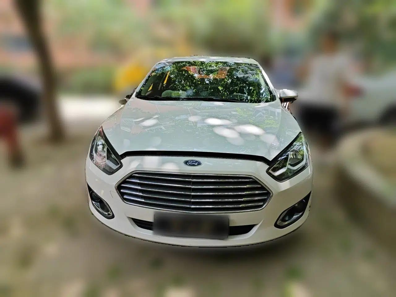Ford Escort 2015 1.5L Automatic Fashion Model — миниатюра 2