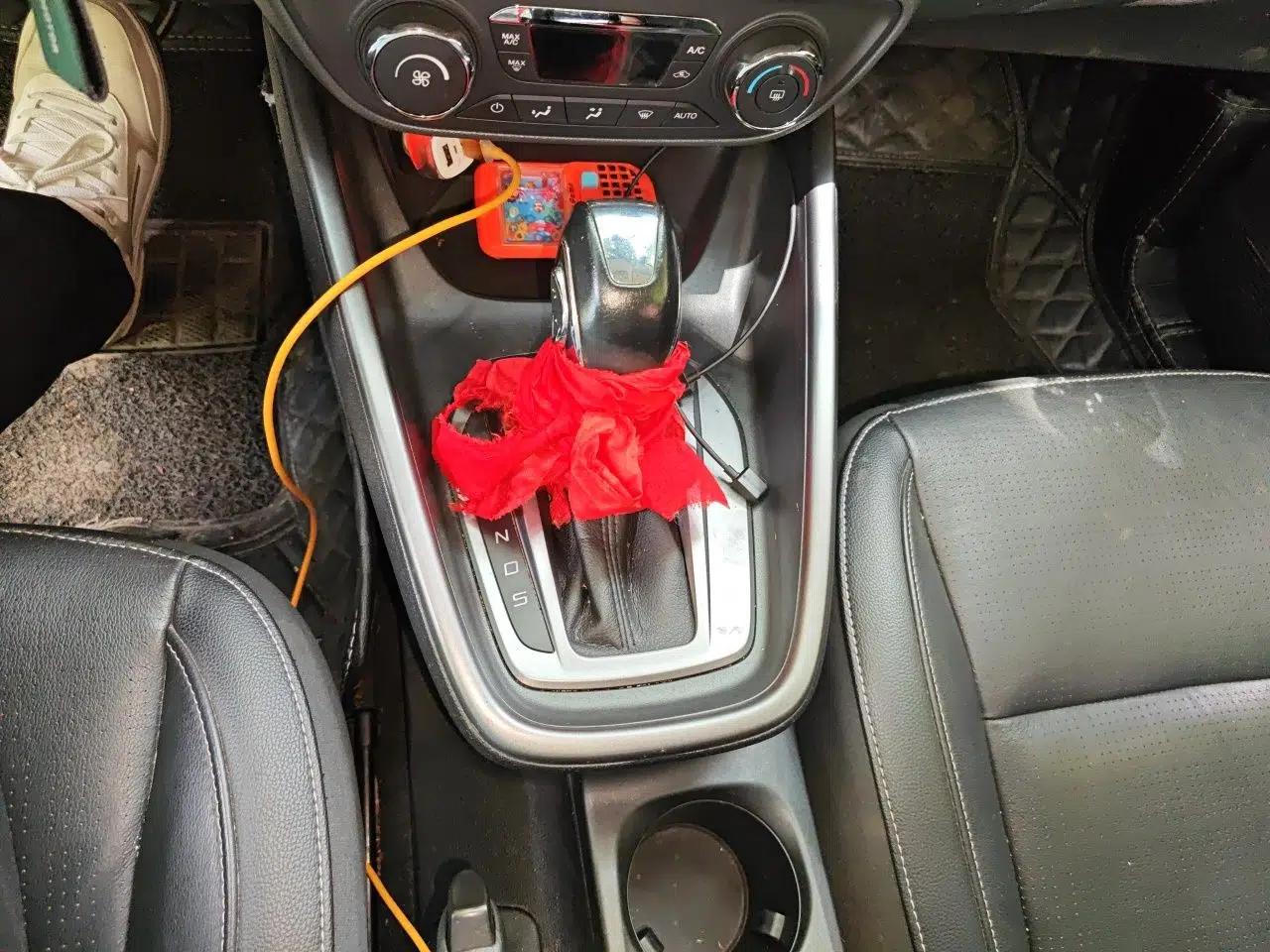 Ford Escort 2015 1.5L Automatic Fashion Model — миниатюра 14