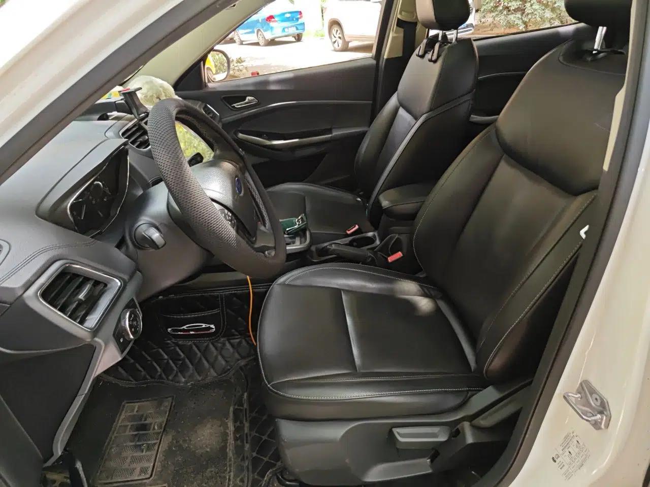 Ford Escort 2015 1.5L Automatic Fashion Model — миниатюра 15