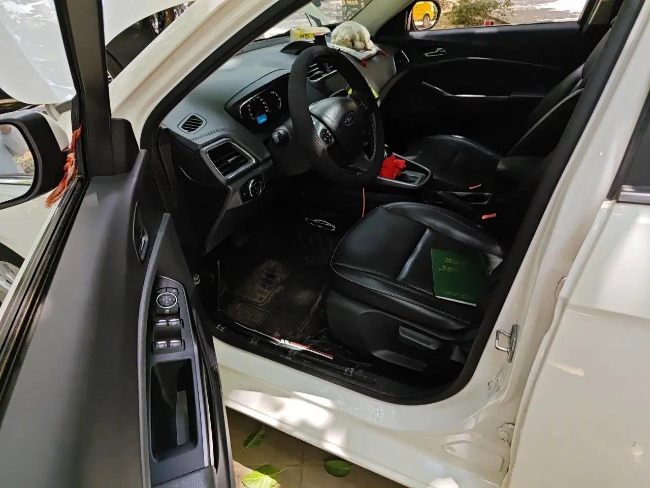 Ford Escort 2015 1.5L Automatic Fashion Model — миниатюра 16