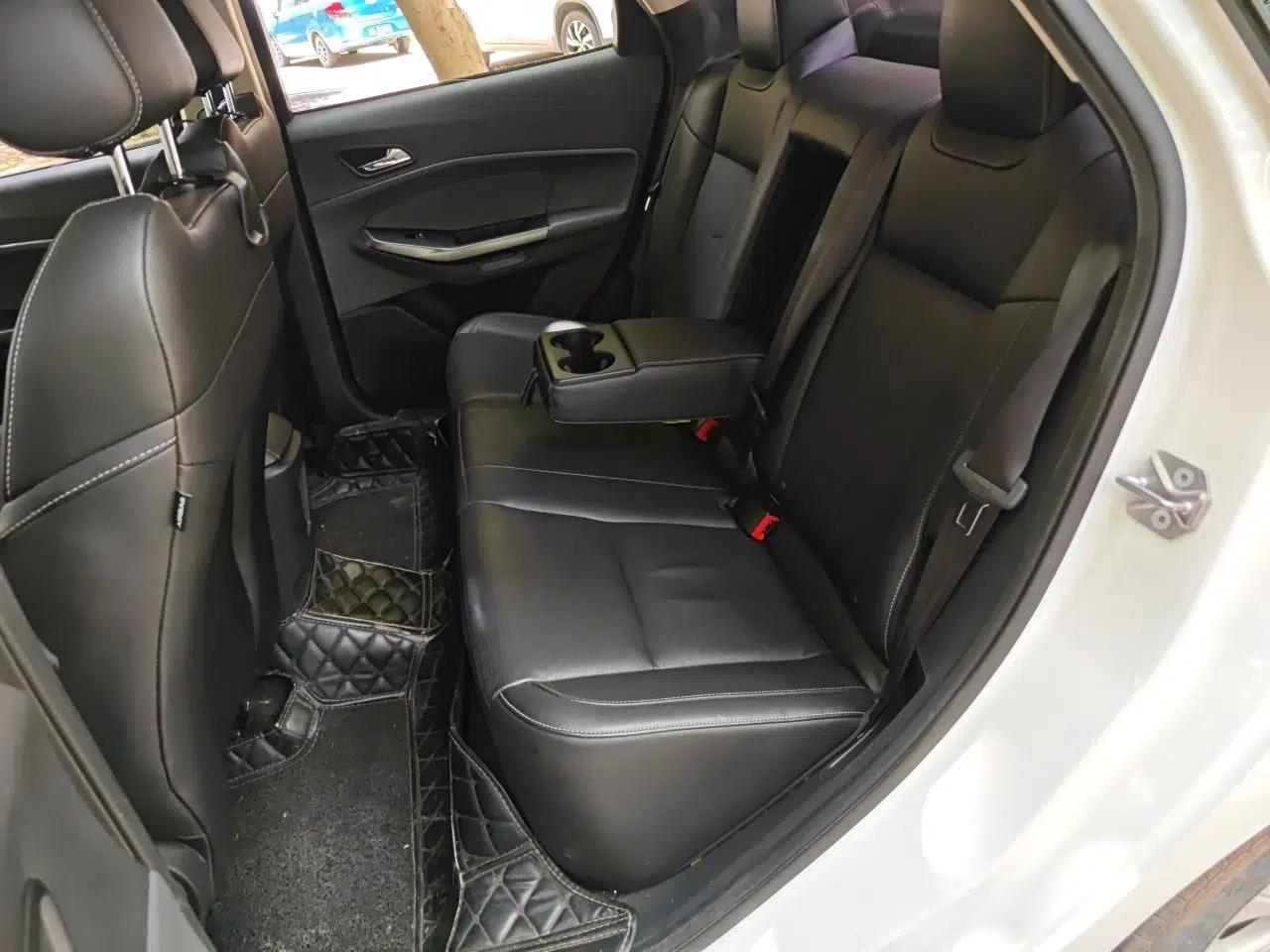 Ford Escort 2015 1.5L Automatic Fashion Model — миниатюра 17
