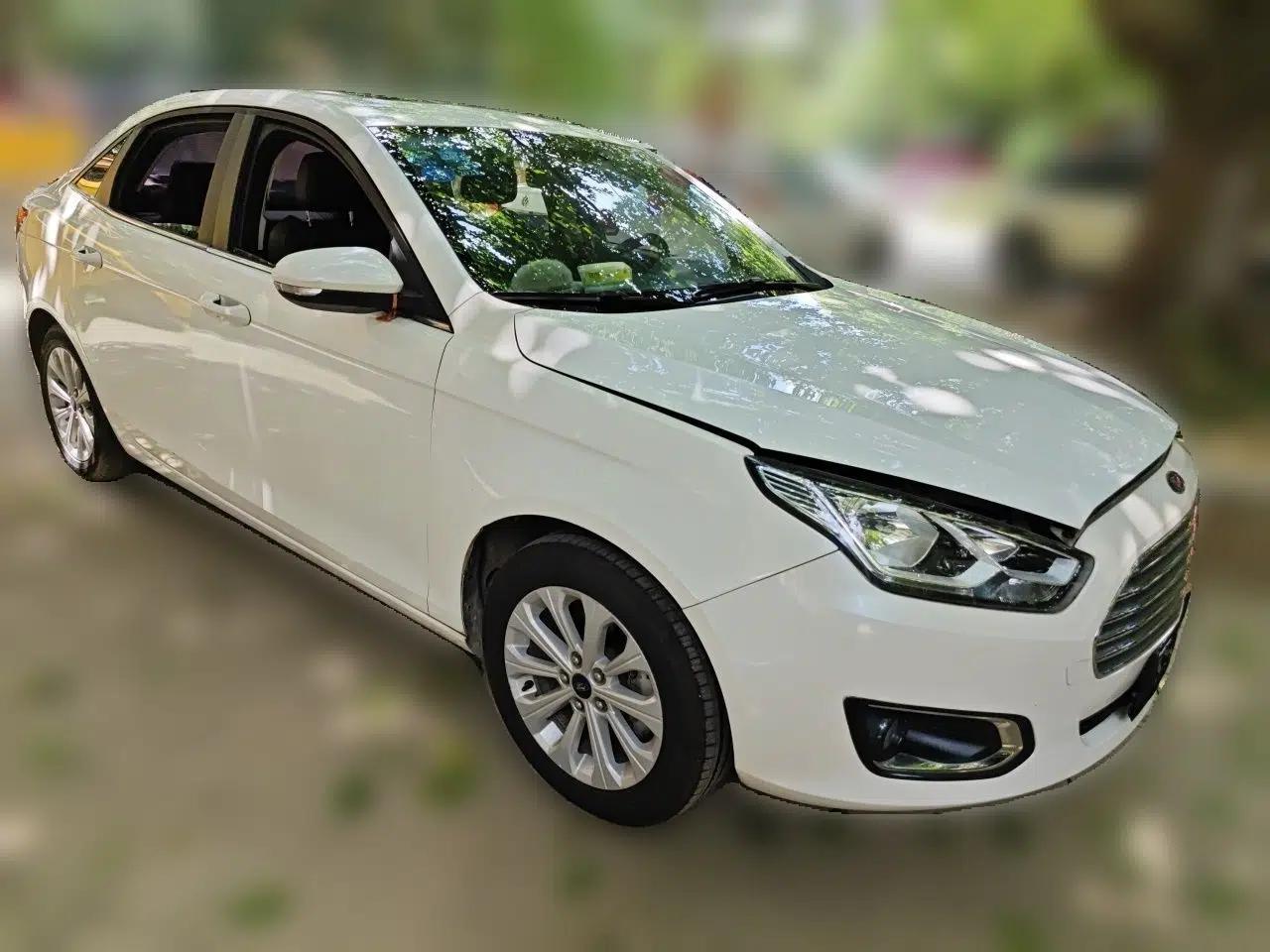 Ford Escort 2015 1.5L Automatic Fashion Model — миниатюра 3