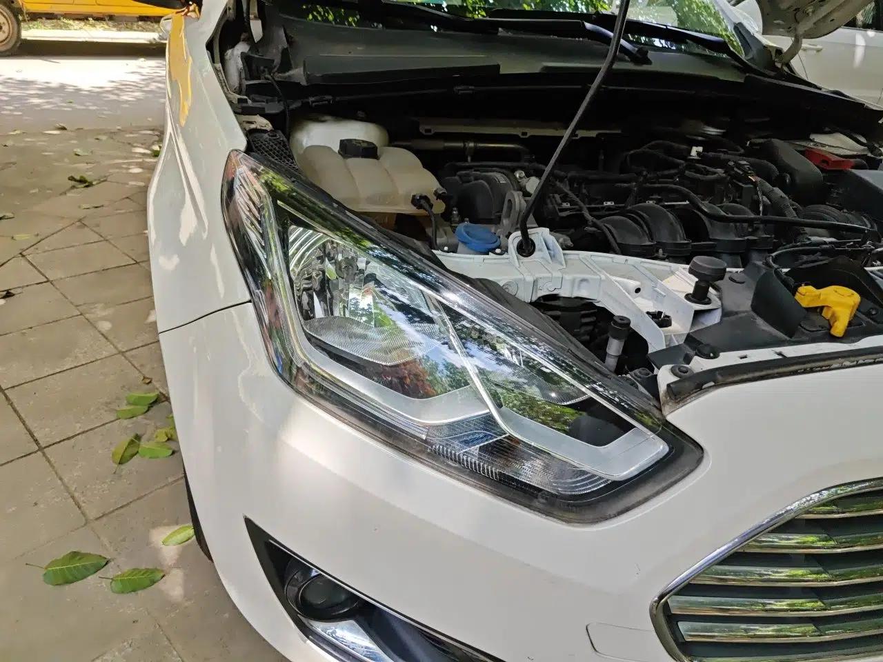 Ford Escort 2015 1.5L Automatic Fashion Model — миниатюра 7