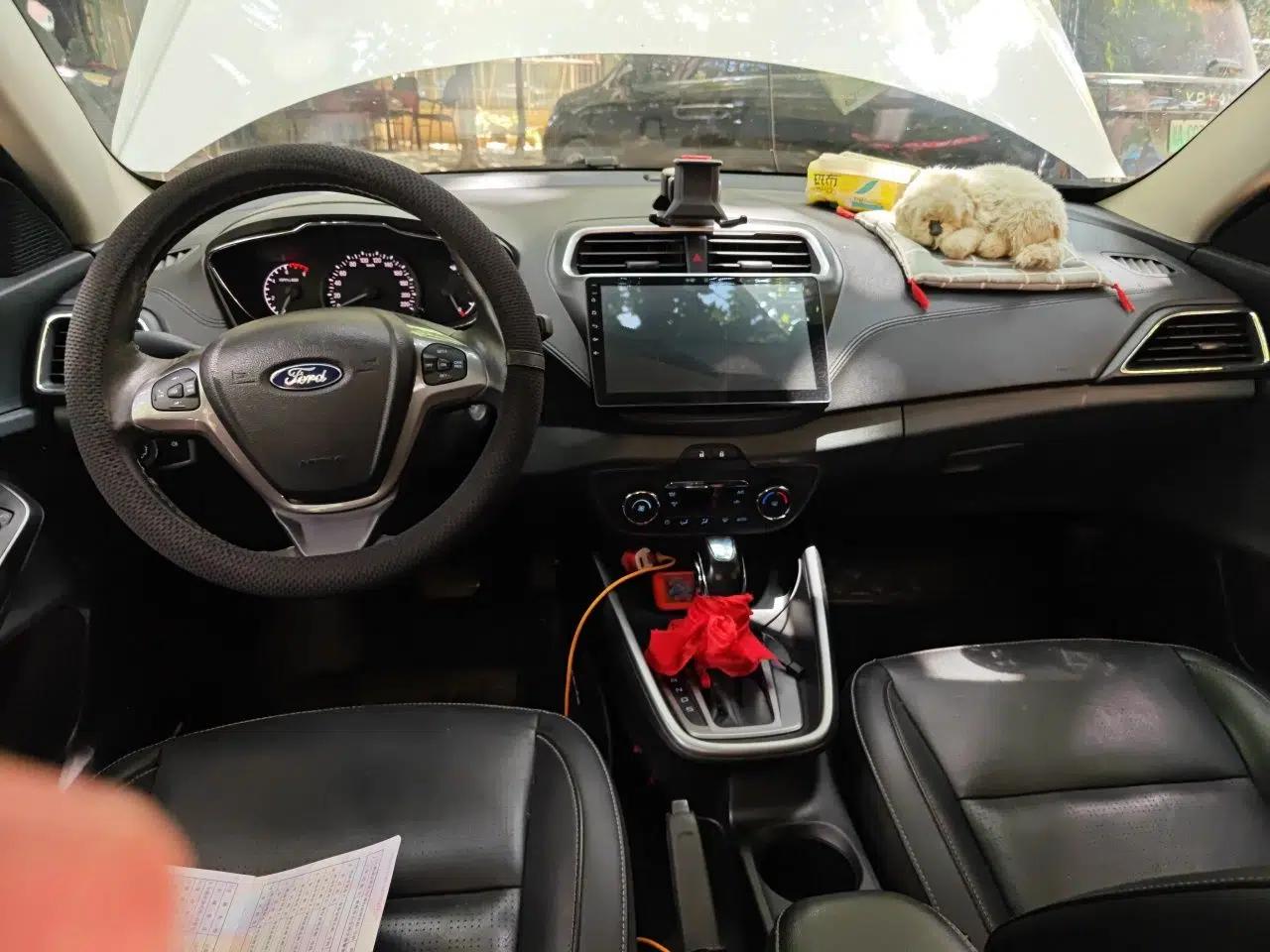 Ford Escort 2015 1.5L Automatic Fashion Model — миниатюра 9