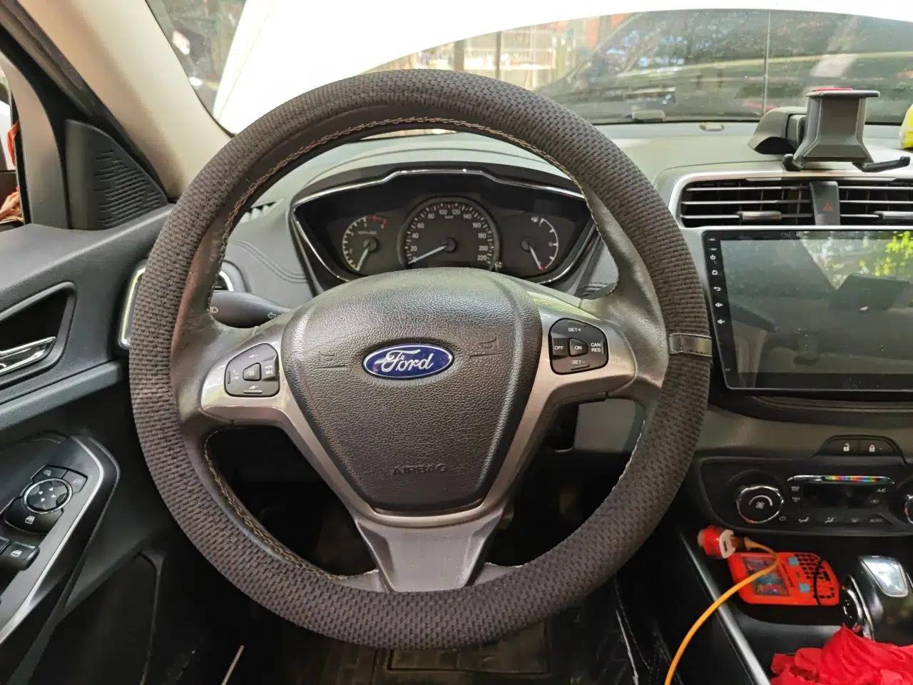 Ford Escort 2015 1.5L Automatic Fashion Model — миниатюра 10