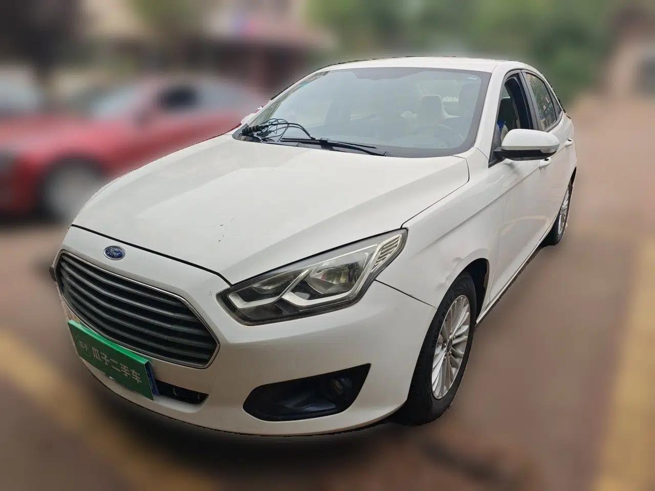 Ford Escort 2015 1.5L Automatic Comfort Edition — миниатюра 1