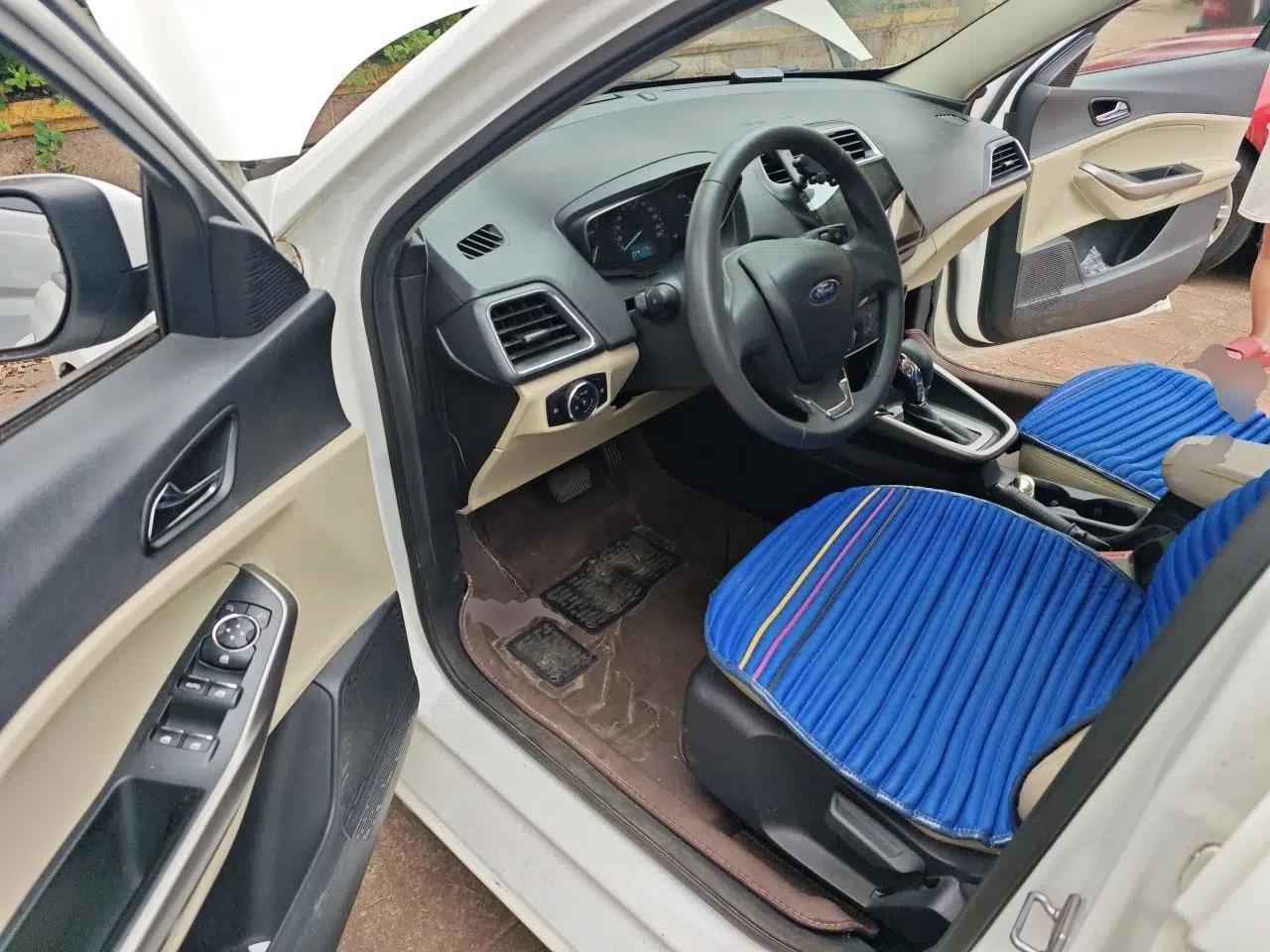 Ford Escort 2015 1.5L Automatic Comfort Edition — миниатюра 16