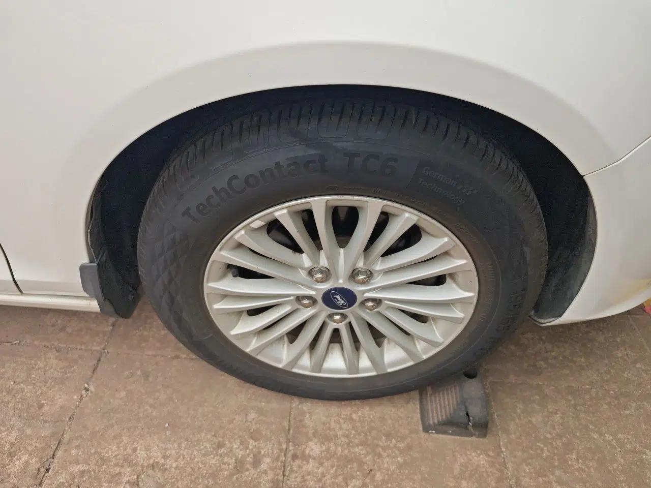 Ford Escort 2015 1.5L Automatic Comfort Edition — миниатюра 8