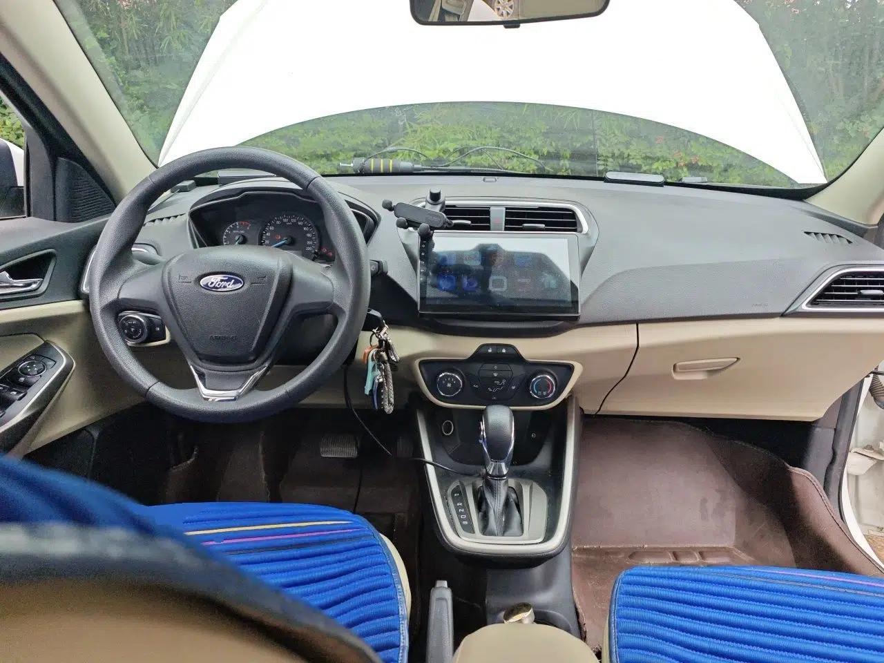 Ford Escort 2015 1.5L Automatic Comfort Edition — миниатюра 9