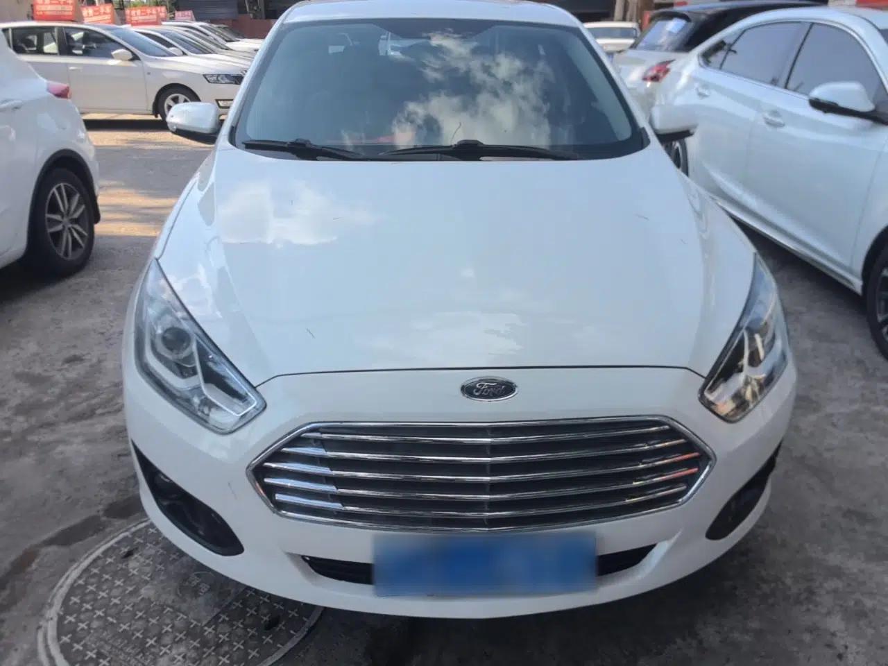 Ford Escort 2015 1.5L Manual Comfort Model — миниатюра 2