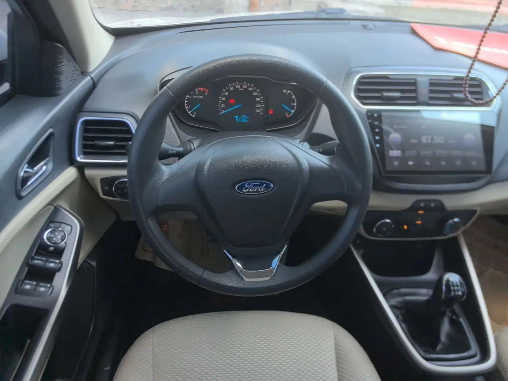 Ford Escort 2015 1.5L Manual Comfort Model — миниатюра 13