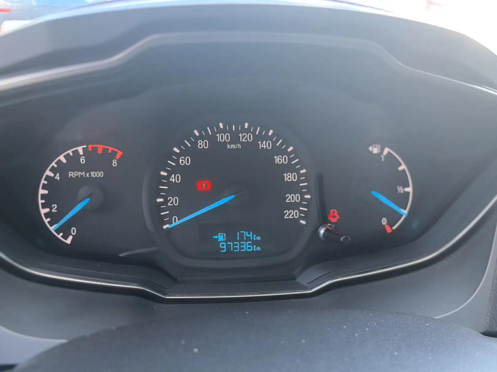 Ford Escort 2015 1.5L Manual Comfort Model — миниатюра 14
