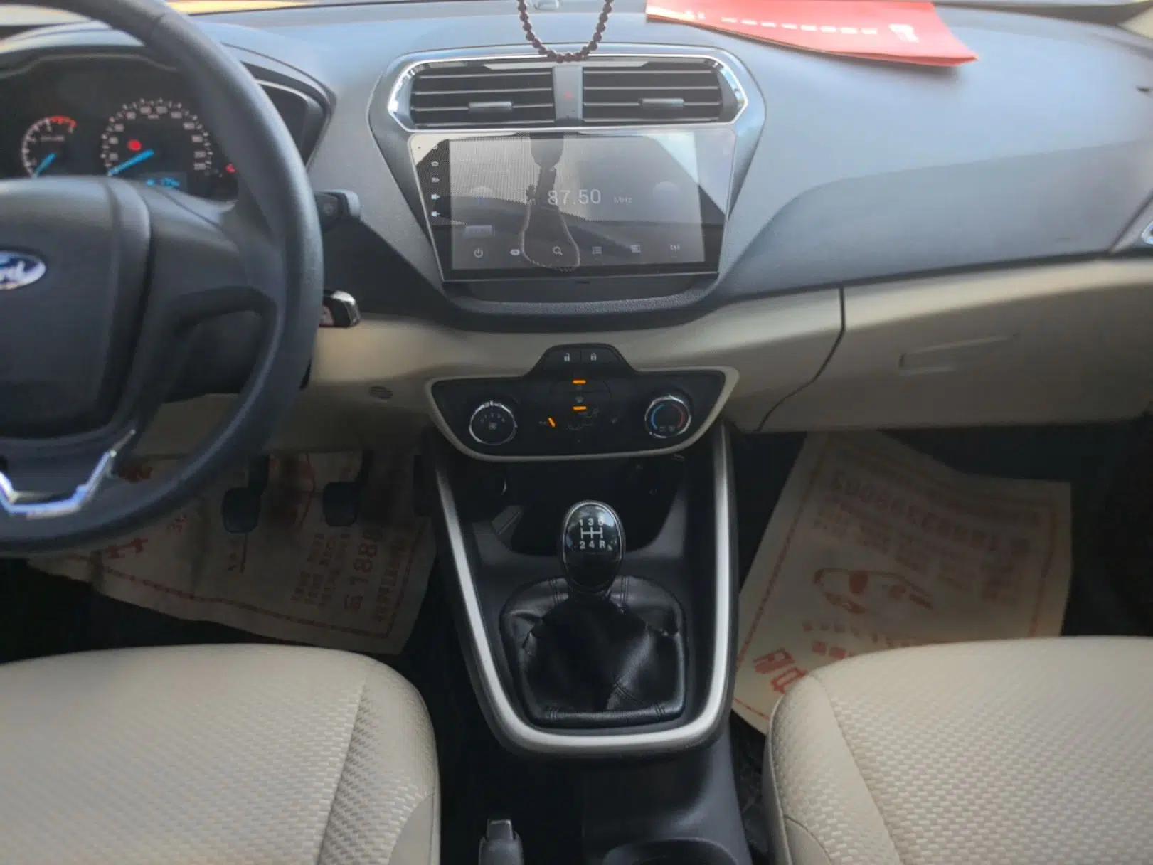 Ford Escort 2015 1.5L Manual Comfort Model — миниатюра 15