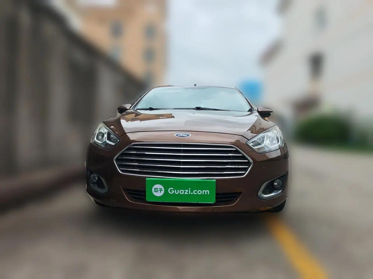 Ford Escort 2015 1.5L Manual Fashion Edition — миниатюра 2
