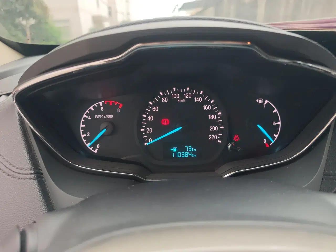 Ford Escort 2015 1.5L Manual Fashion Edition — миниатюра 11