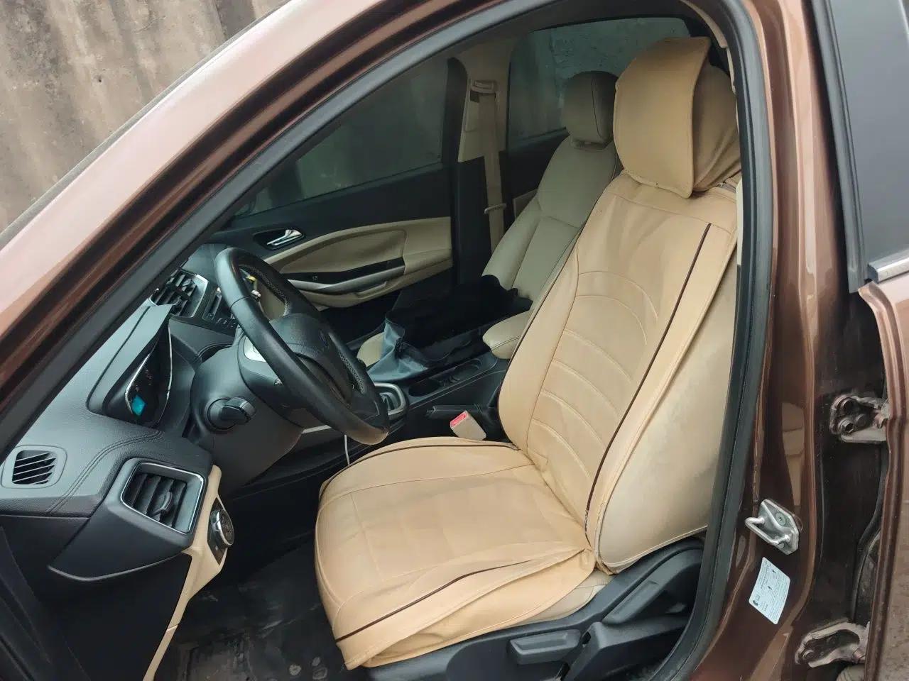 Ford Escort 2015 1.5L Manual Fashion Edition — миниатюра 15