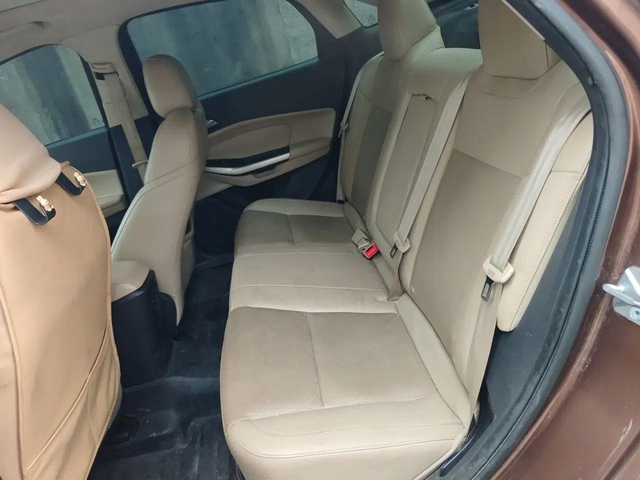 Ford Escort 2015 1.5L Manual Fashion Edition — миниатюра 17