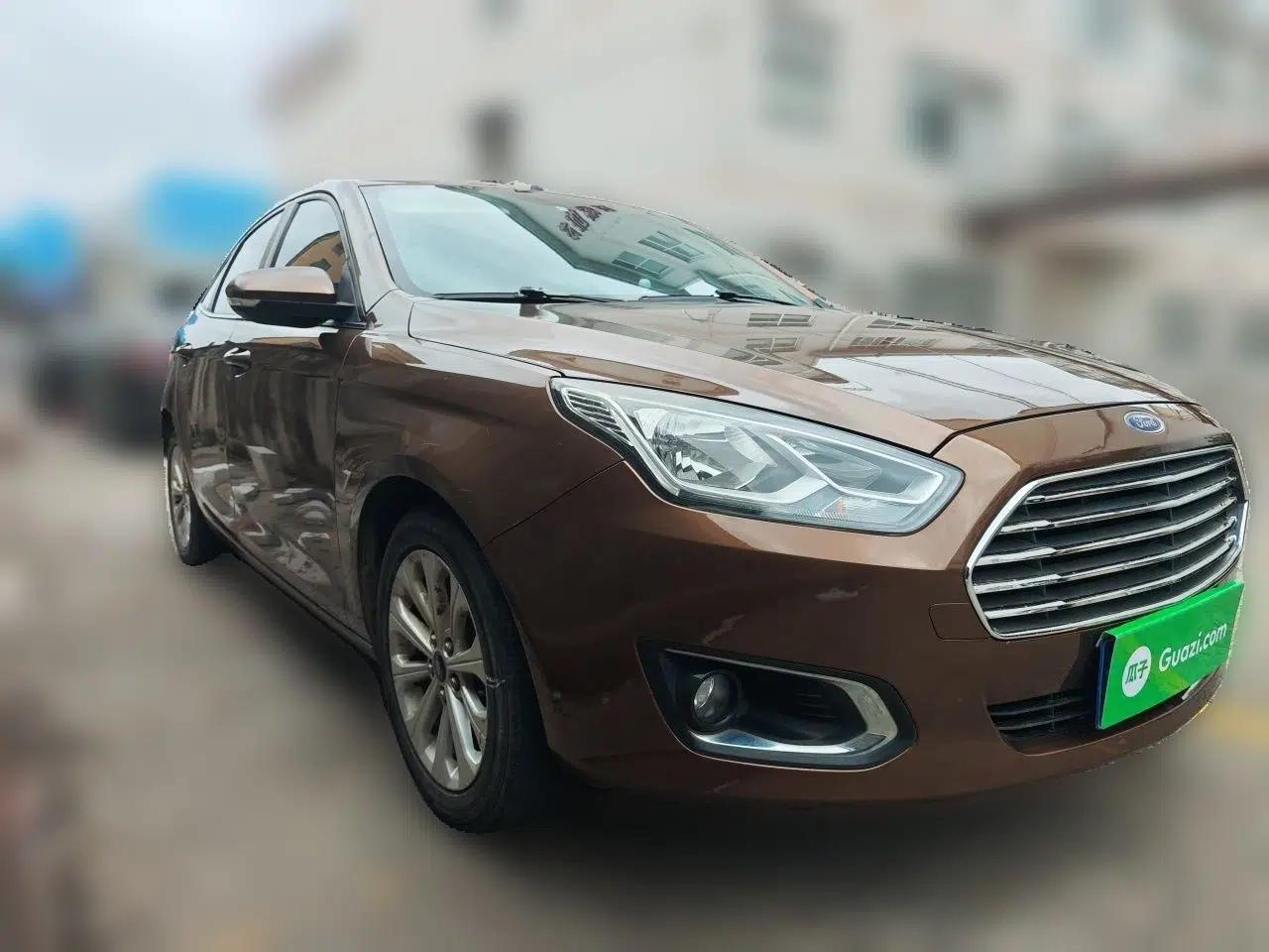 Ford Escort 2015 1.5L Manual Fashion Edition — миниатюра 3