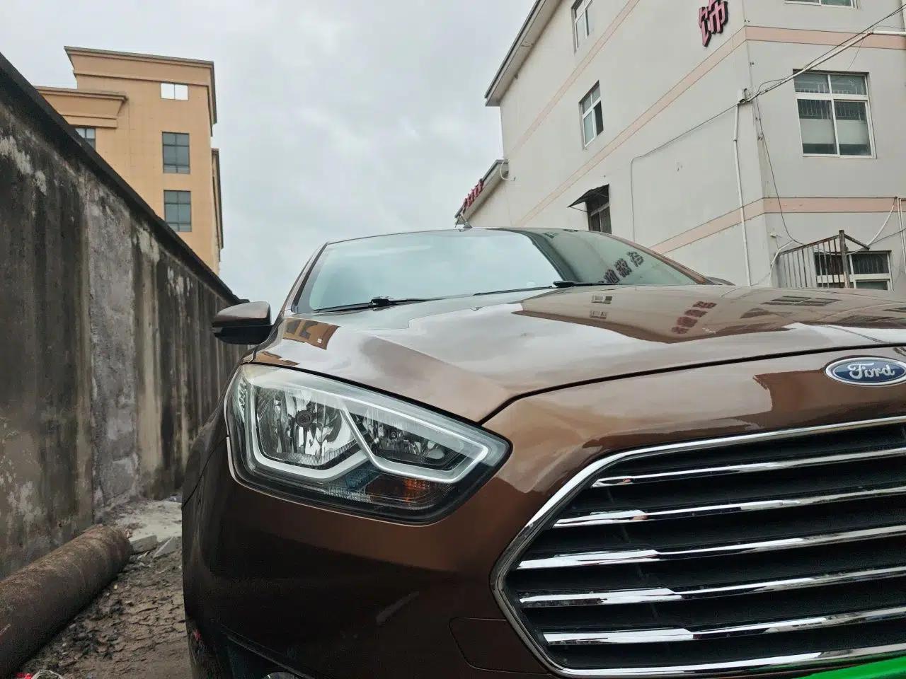 Ford Escort 2015 1.5L Manual Fashion Edition — миниатюра 7
