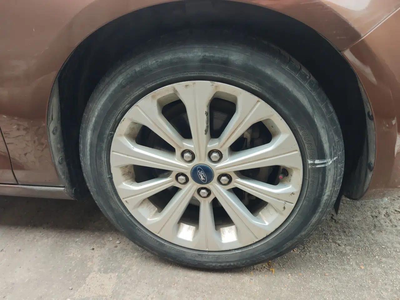 Ford Escort 2015 1.5L Manual Fashion Edition — миниатюра 8