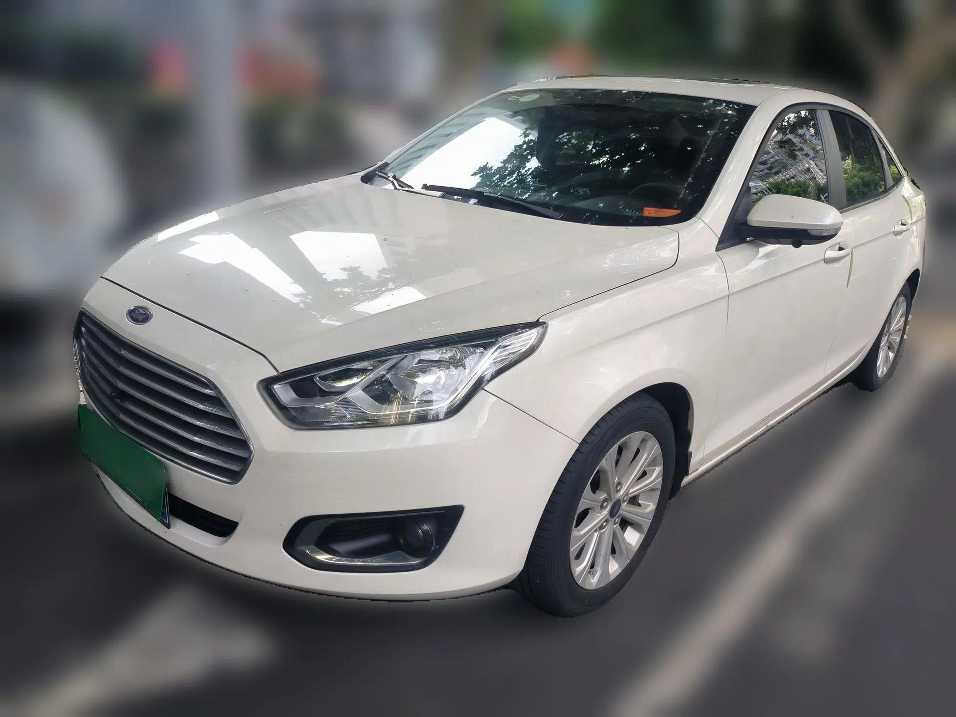 Ford Escort 2015 1.5L Automatic Fashion Model — миниатюра 1
