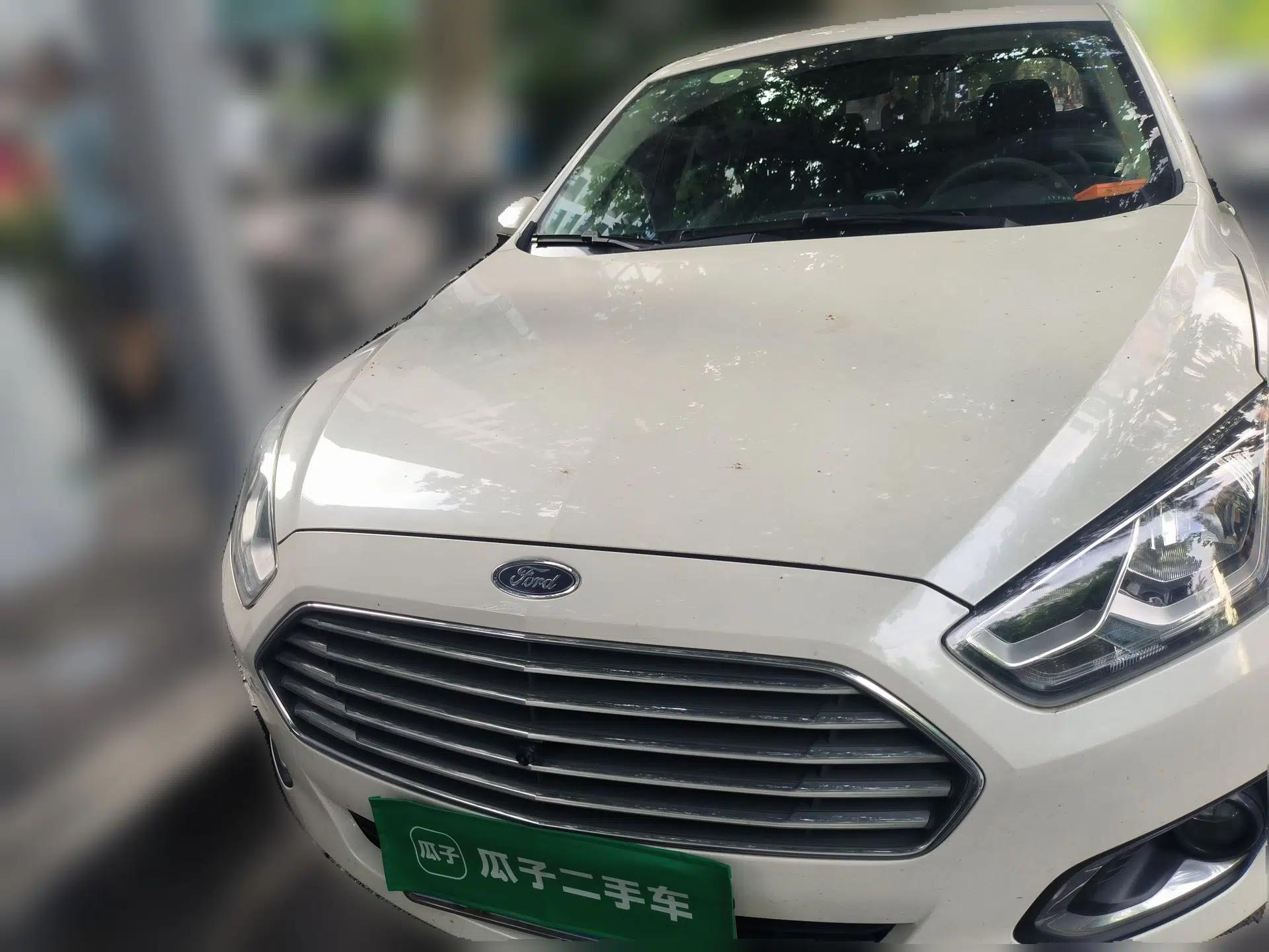 Ford Escort 2015 1.5L Automatic Fashion Model — миниатюра 2