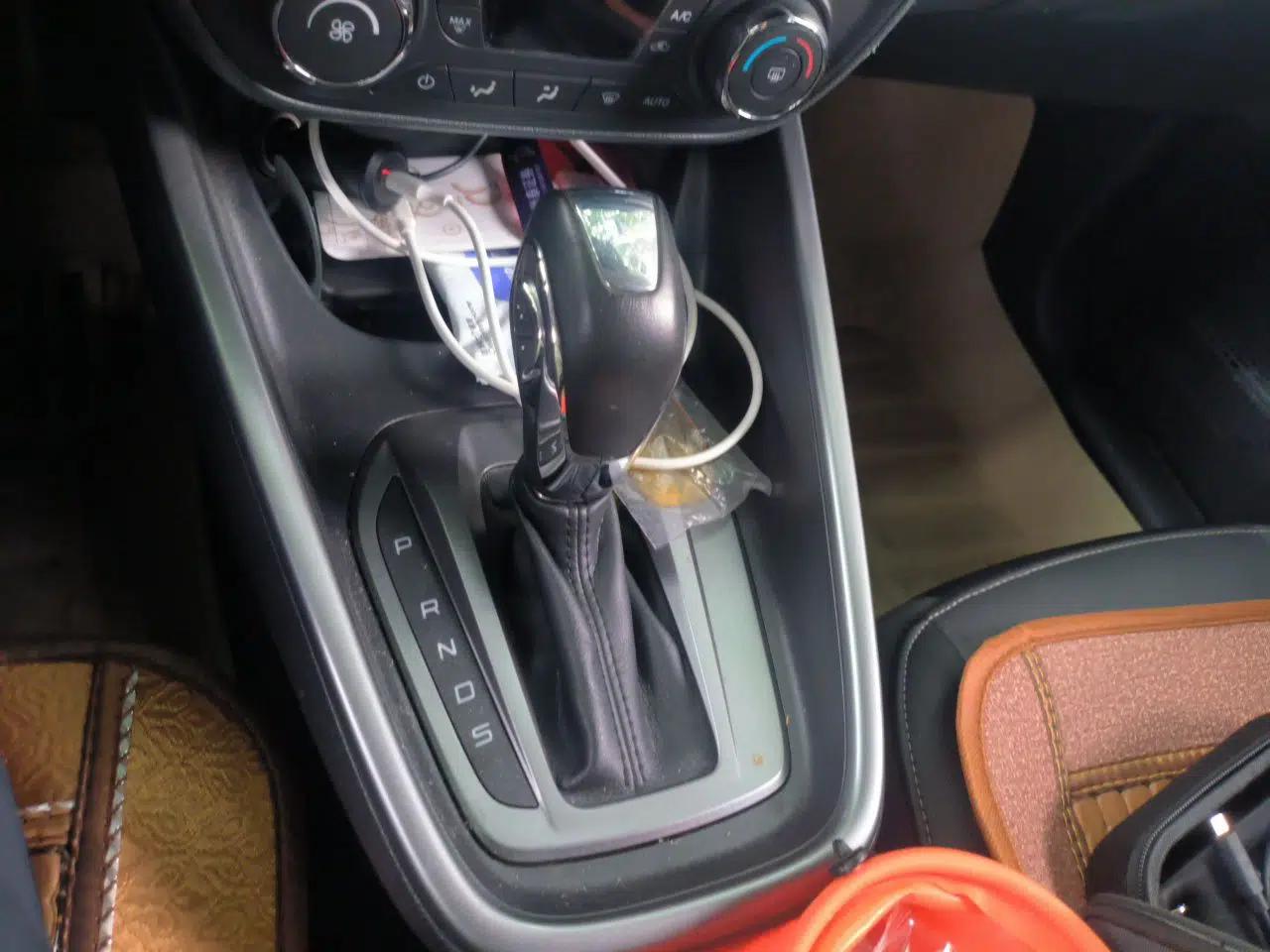 Ford Escort 2015 1.5L Automatic Fashion Model — миниатюра 14