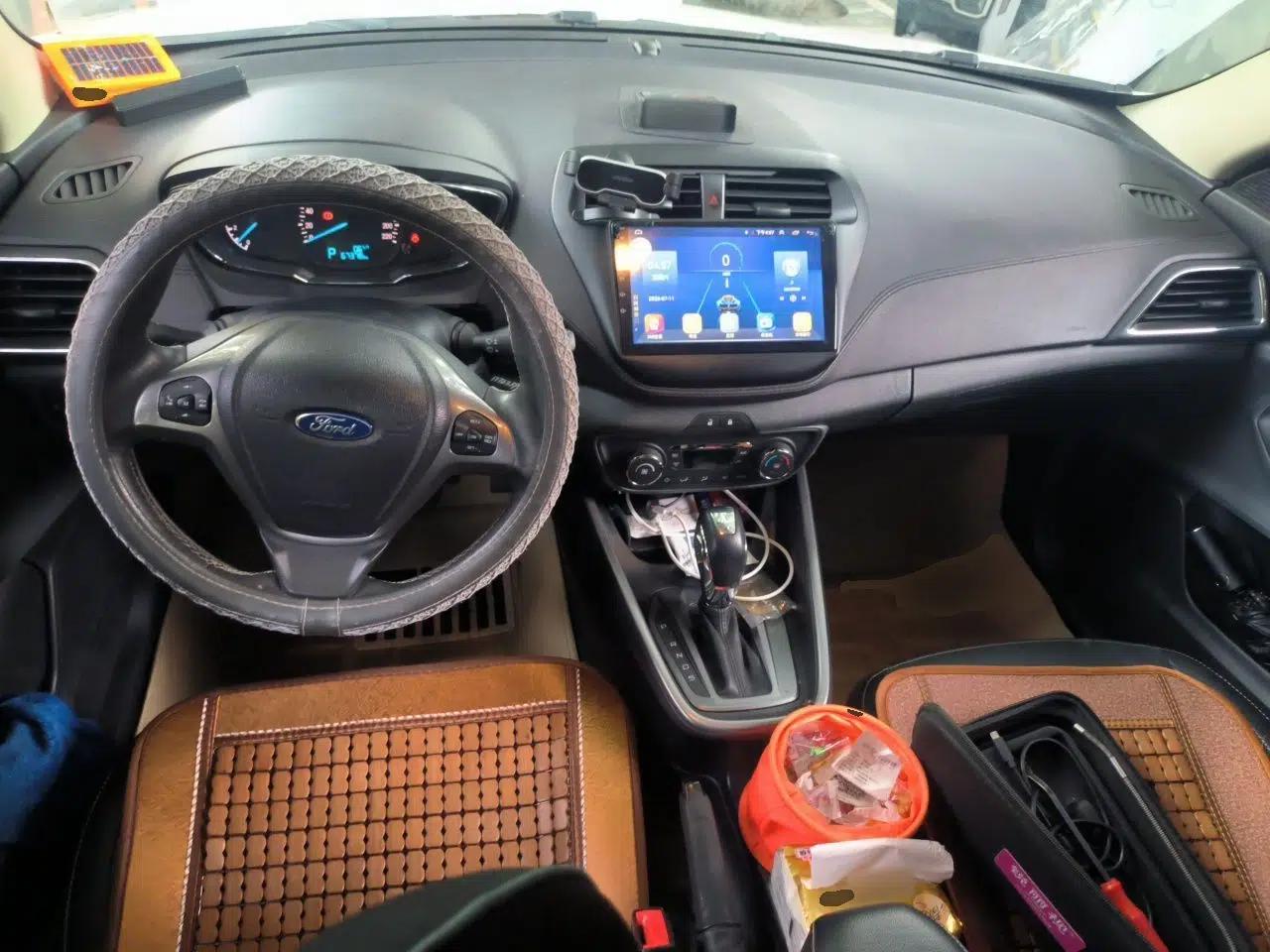 Ford Escort 2015 1.5L Automatic Fashion Model — миниатюра 9