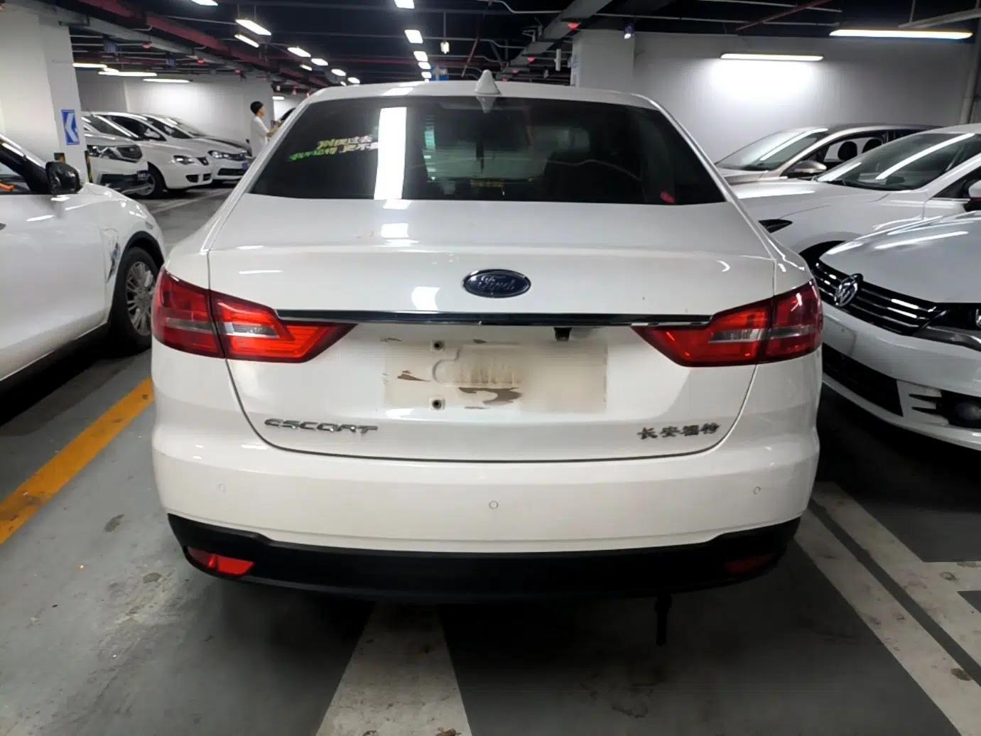 Ford Escort 2019 1.5L Manual ZhiXiang Version — миниатюра 5