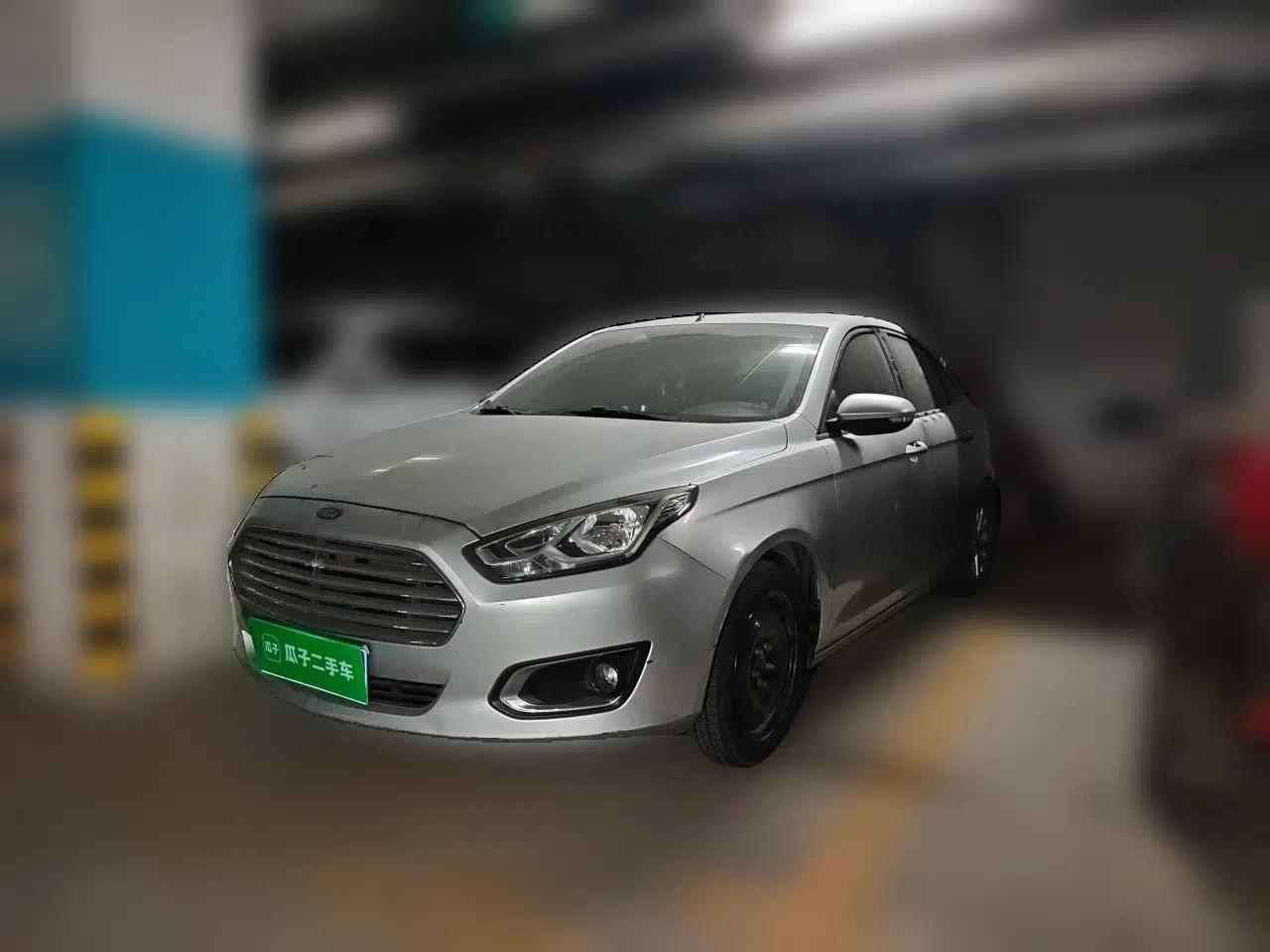 Ford Escort 2015 1.5L Automatic Fashion Model — миниатюра 1