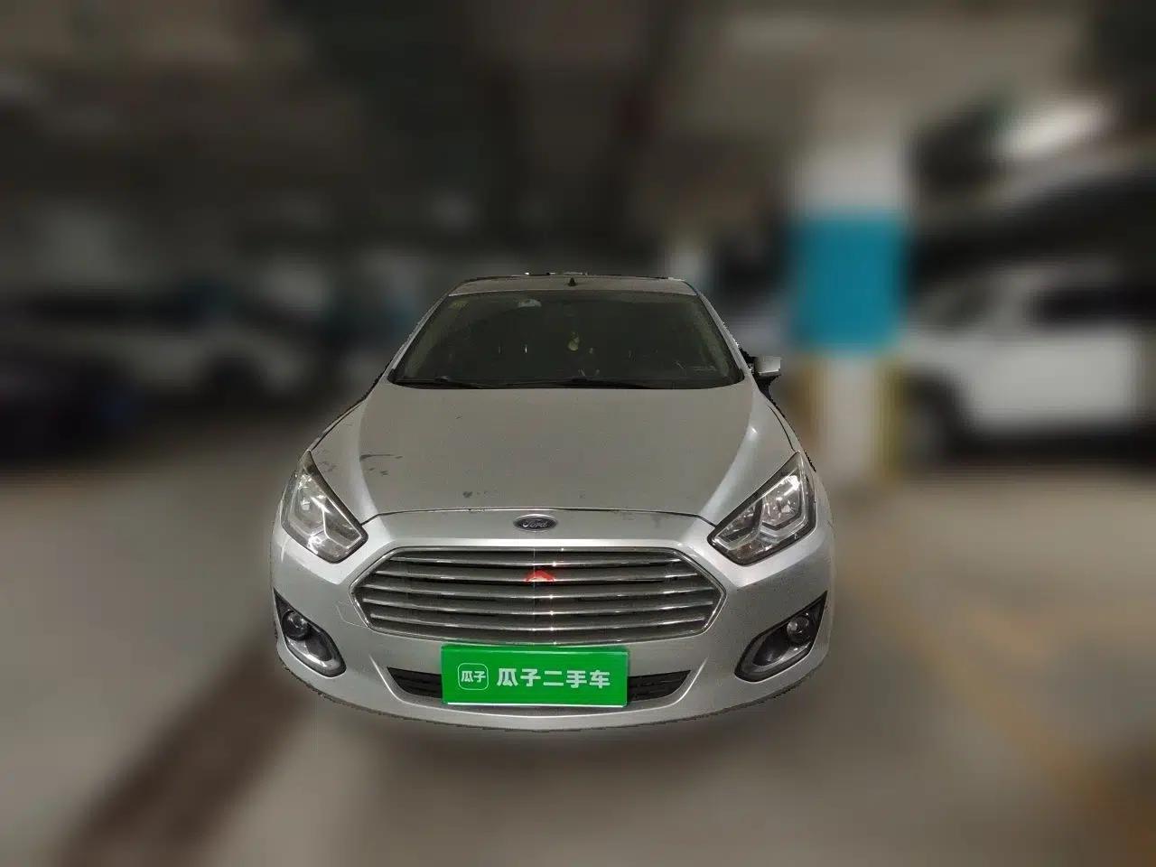 Ford Escort 2015 1.5L Automatic Fashion Model — миниатюра 2