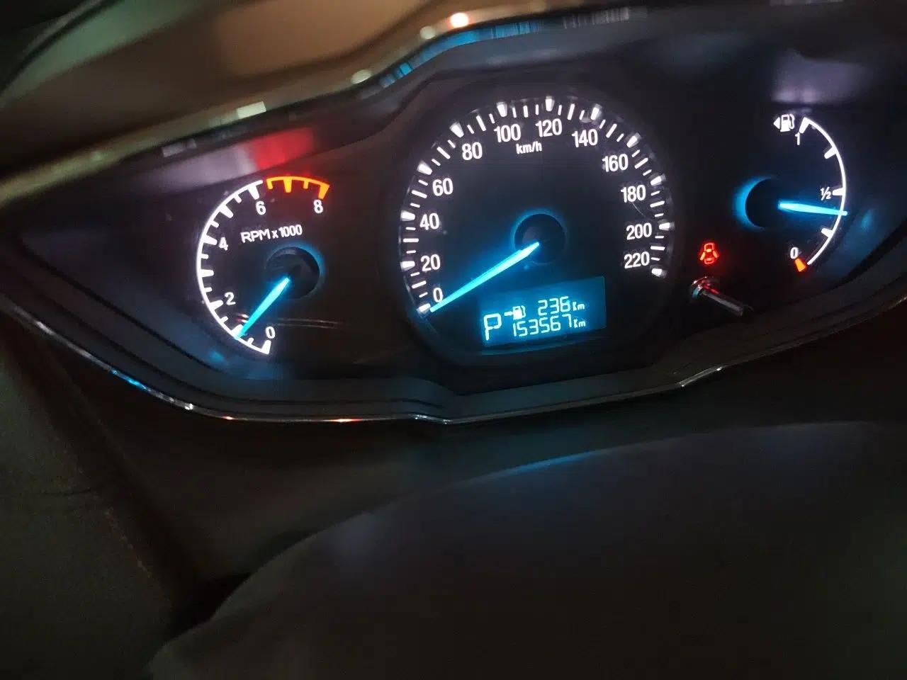 Ford Escort 2015 1.5L Automatic Fashion Model — миниатюра 12