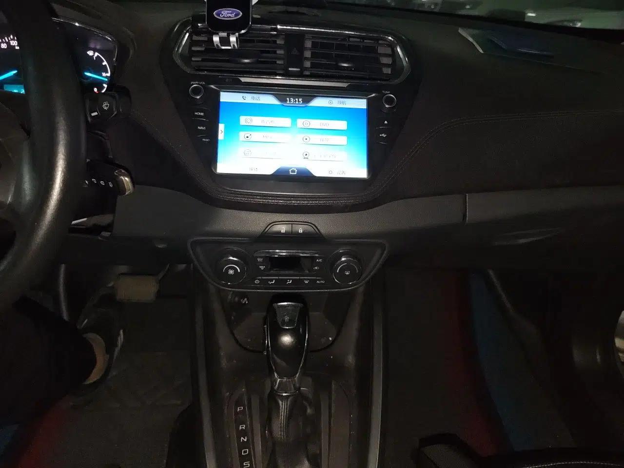 Ford Escort 2015 1.5L Automatic Fashion Model — миниатюра 13