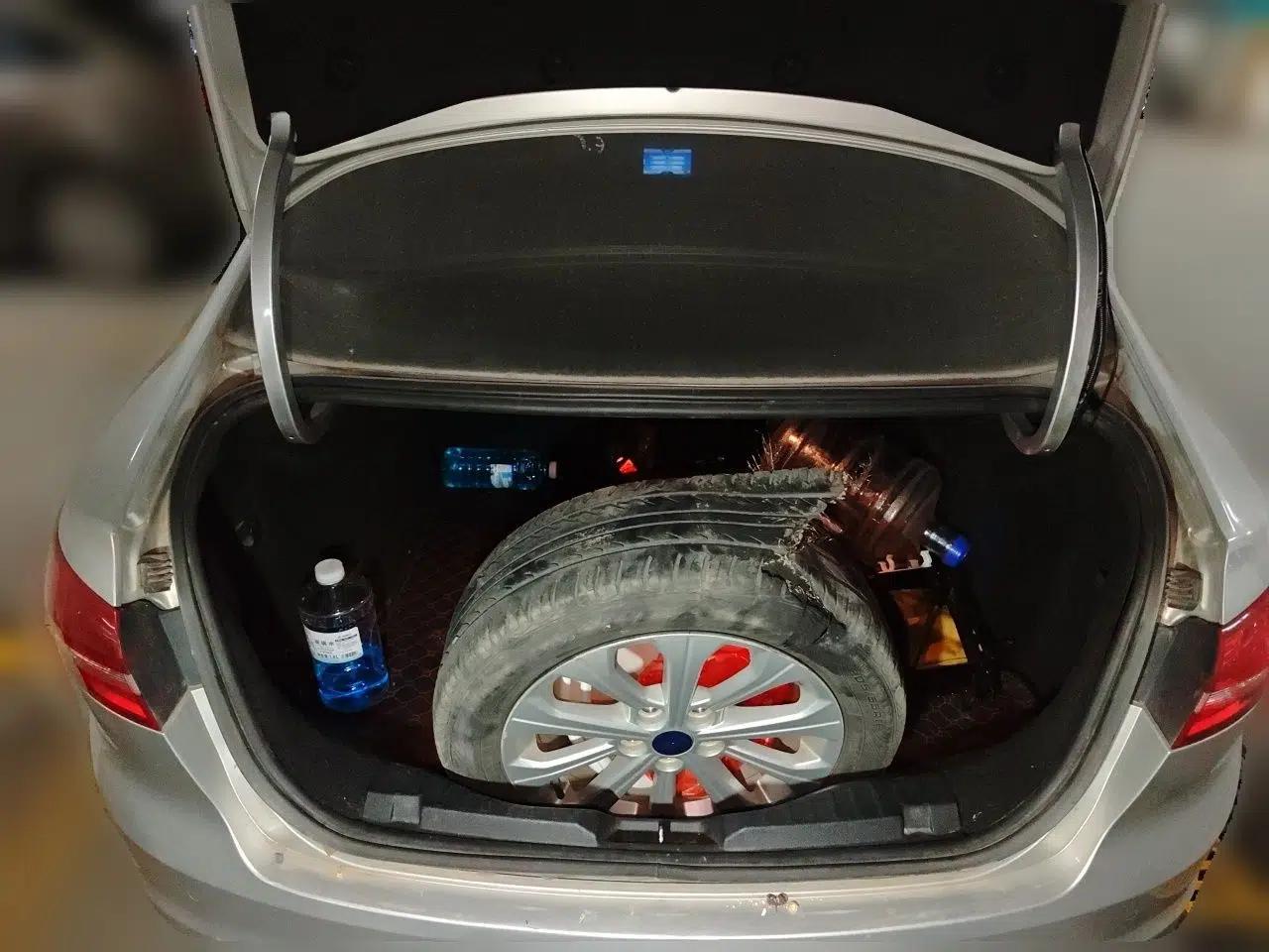 Ford Escort 2015 1.5L Automatic Fashion Model — миниатюра 19