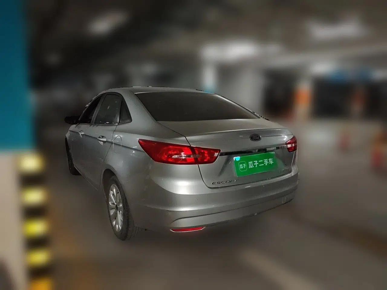 Ford Escort 2015 1.5L Automatic Fashion Model — миниатюра 4