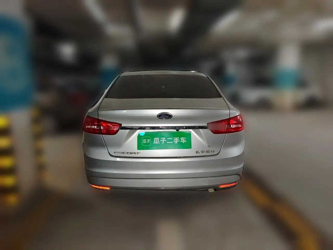 Ford Escort 2015 1.5L Automatic Fashion Model — миниатюра 5