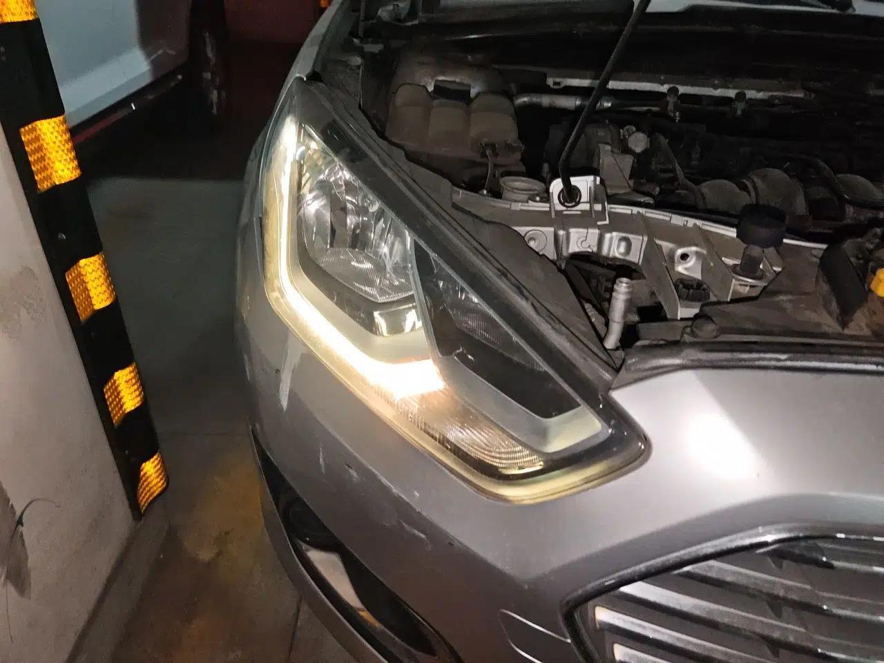 Ford Escort 2015 1.5L Automatic Fashion Model — миниатюра 7