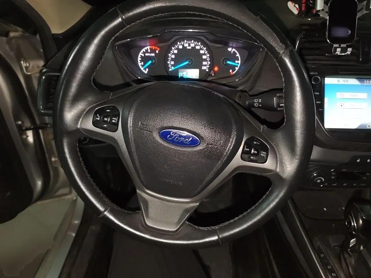 Ford Escort 2015 1.5L Automatic Fashion Model — миниатюра 10