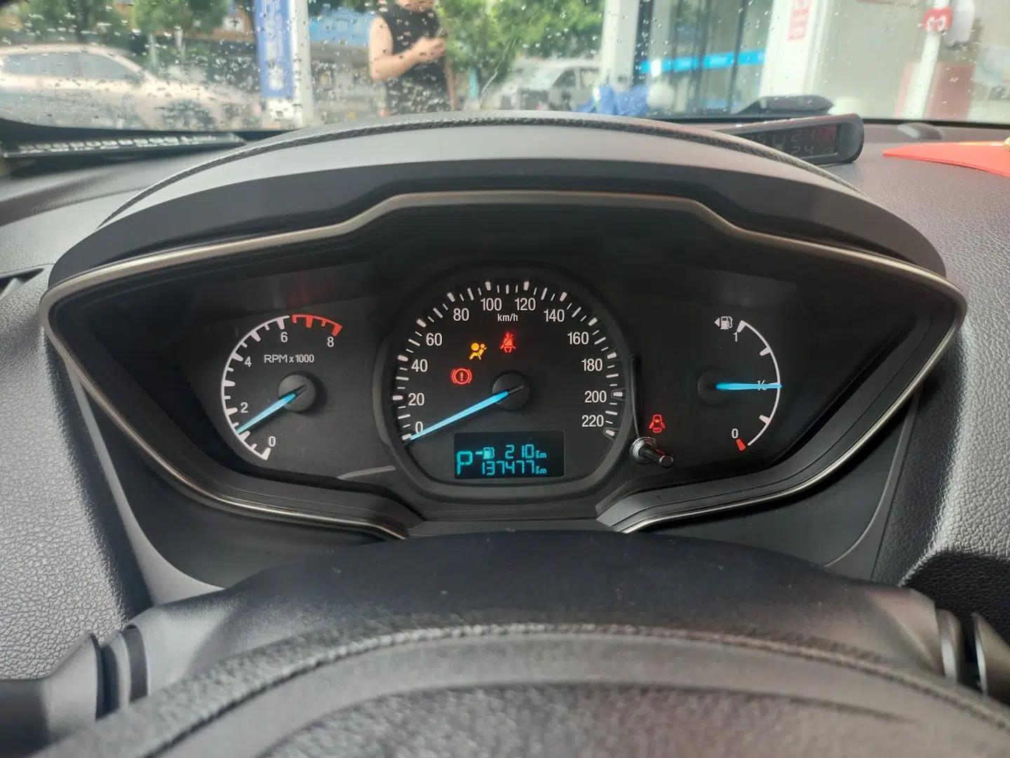 Ford Escort 2015 1.5L Automatic Comfort Edition — миниатюра 11